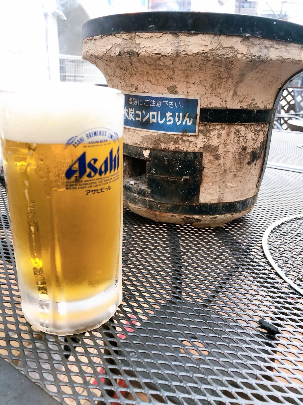 生ビールと炭火コンロ テラスBBQ