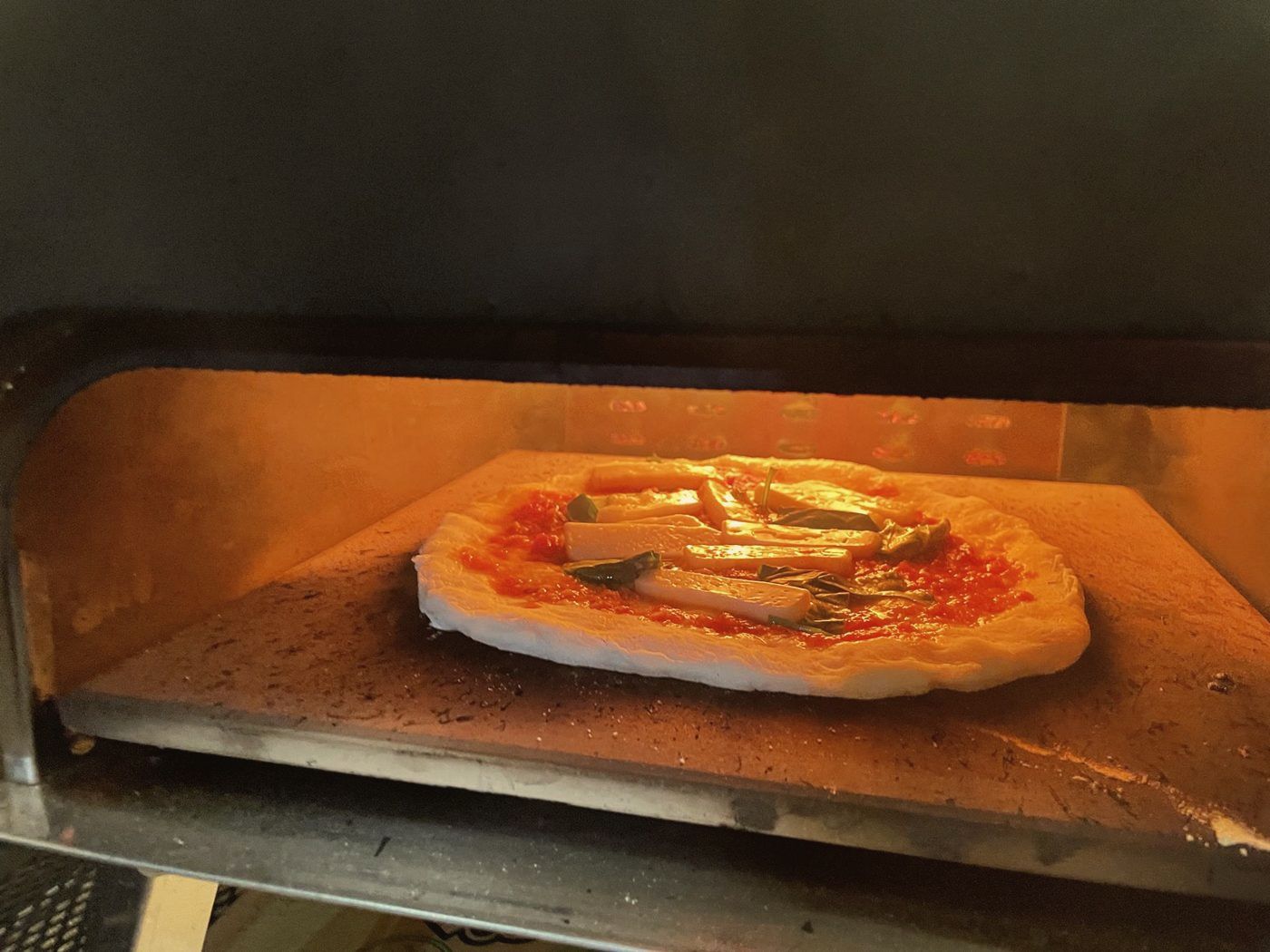 ピザ窯で焼けるピザ