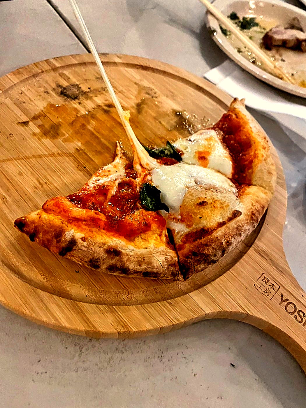 チーズがとろ〜っと伸びるマルゲリータ